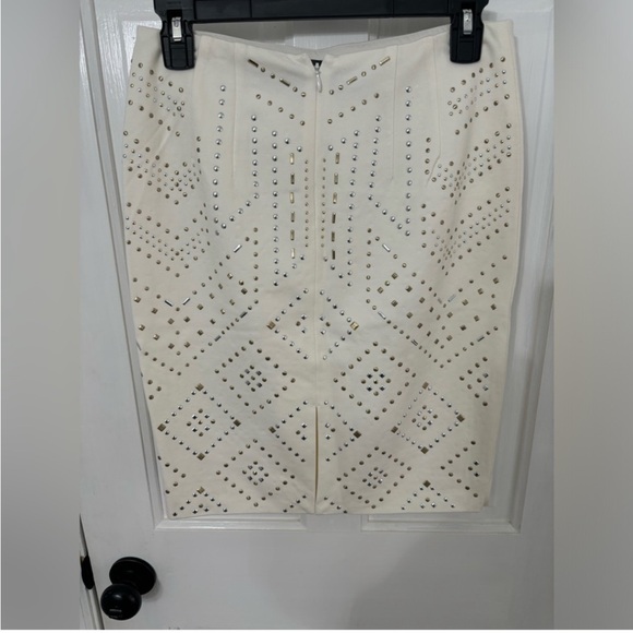 NWT White House Black Market Cream Skirt Silver/Gold Studded Embellishments Sz 0 - Picture 2 of 9